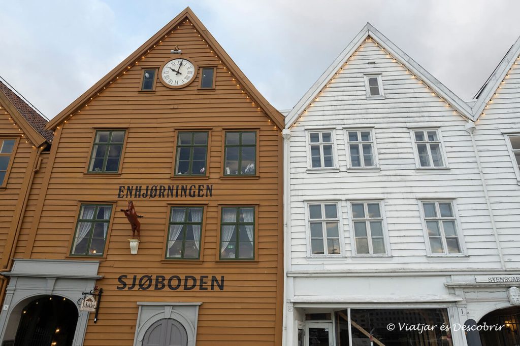 cases tradicionals del centre històric de bergen als fiords noruecs