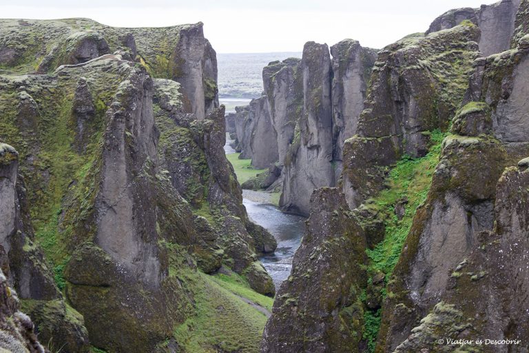 Més informació sobre l'article El canyó Fjaðrárgljúfur, un dels paisatges imprescindibles d’Islàndia