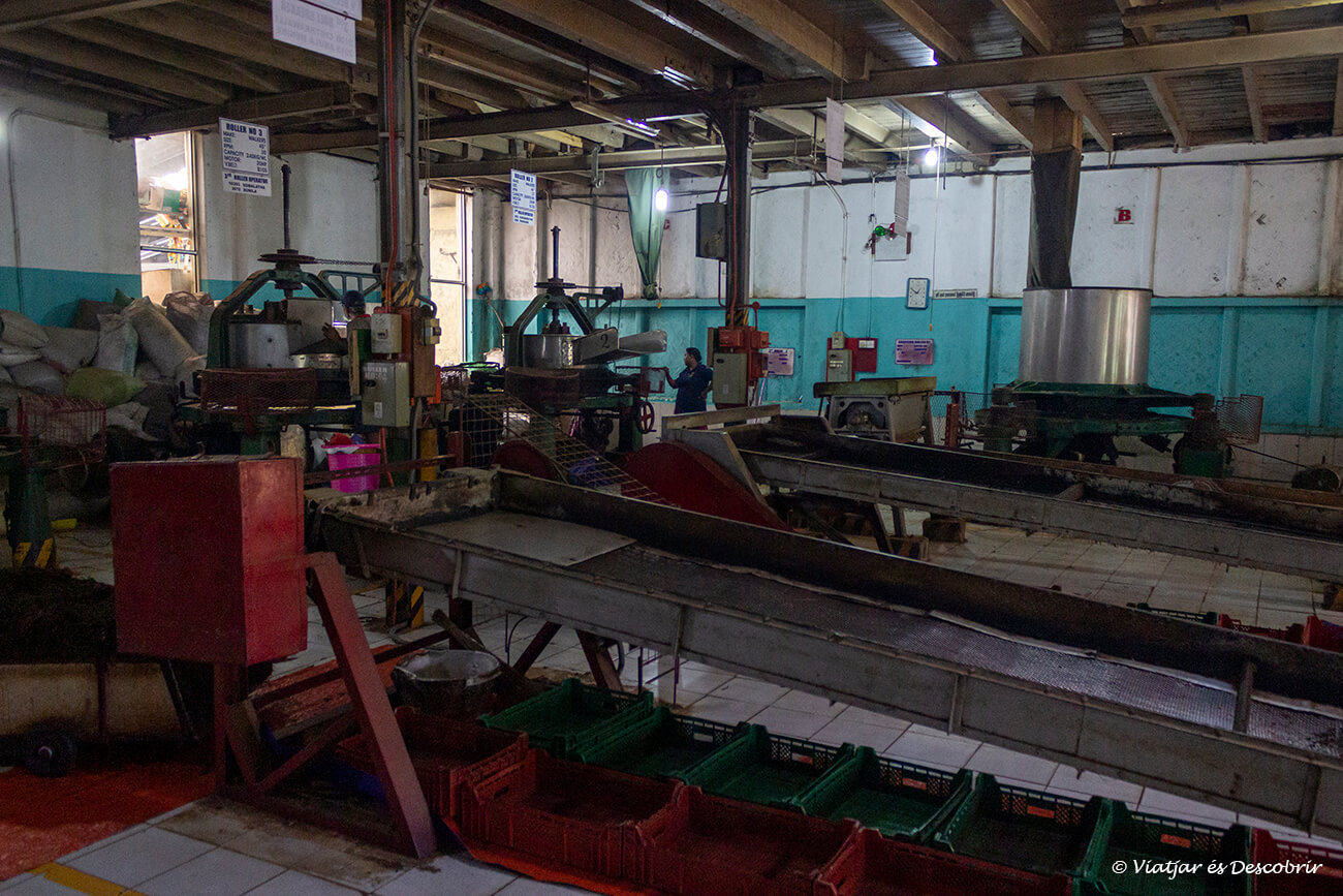 maquinària antiga al museu del te de ceilan a Kandy