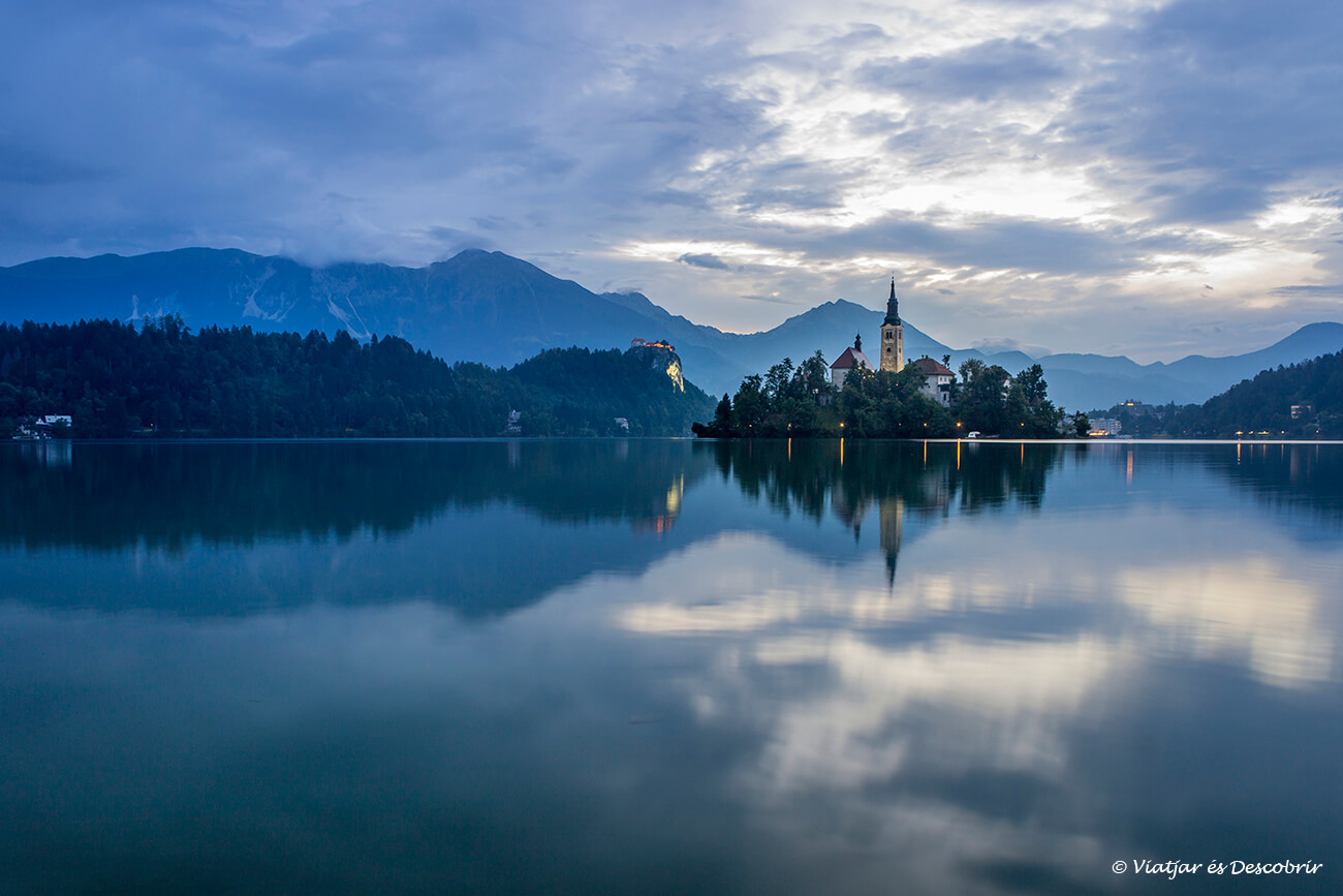 un dels llocs que cal veure a Eslovènia és el llac Bled