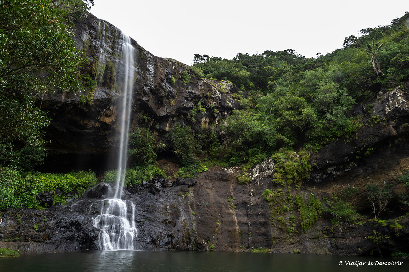 la primera cascada de Tamarin fotografiada des de la base del salt d'aigua