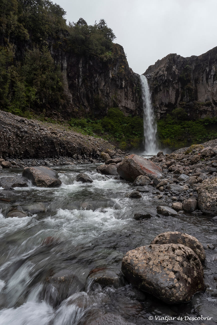 a prop de Puerto Montt val molt la pena visitar la cascada del Río Blanco