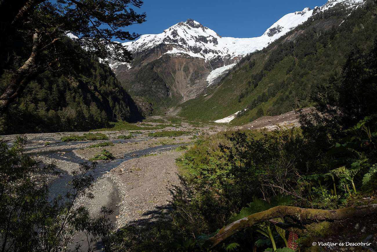 vistes des del mirador del ventisquero yelcho, que es tracta de l'única glacera accessible dins el parc nacional corcovado i un bon prèambul del ventisquero colgante, molt més famós