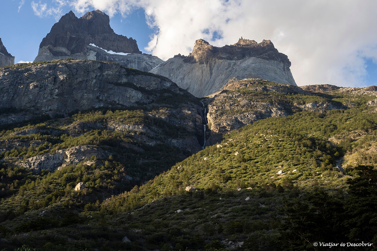 vista de Los Cuernos des d'un dels càmpings de Torres del Paine