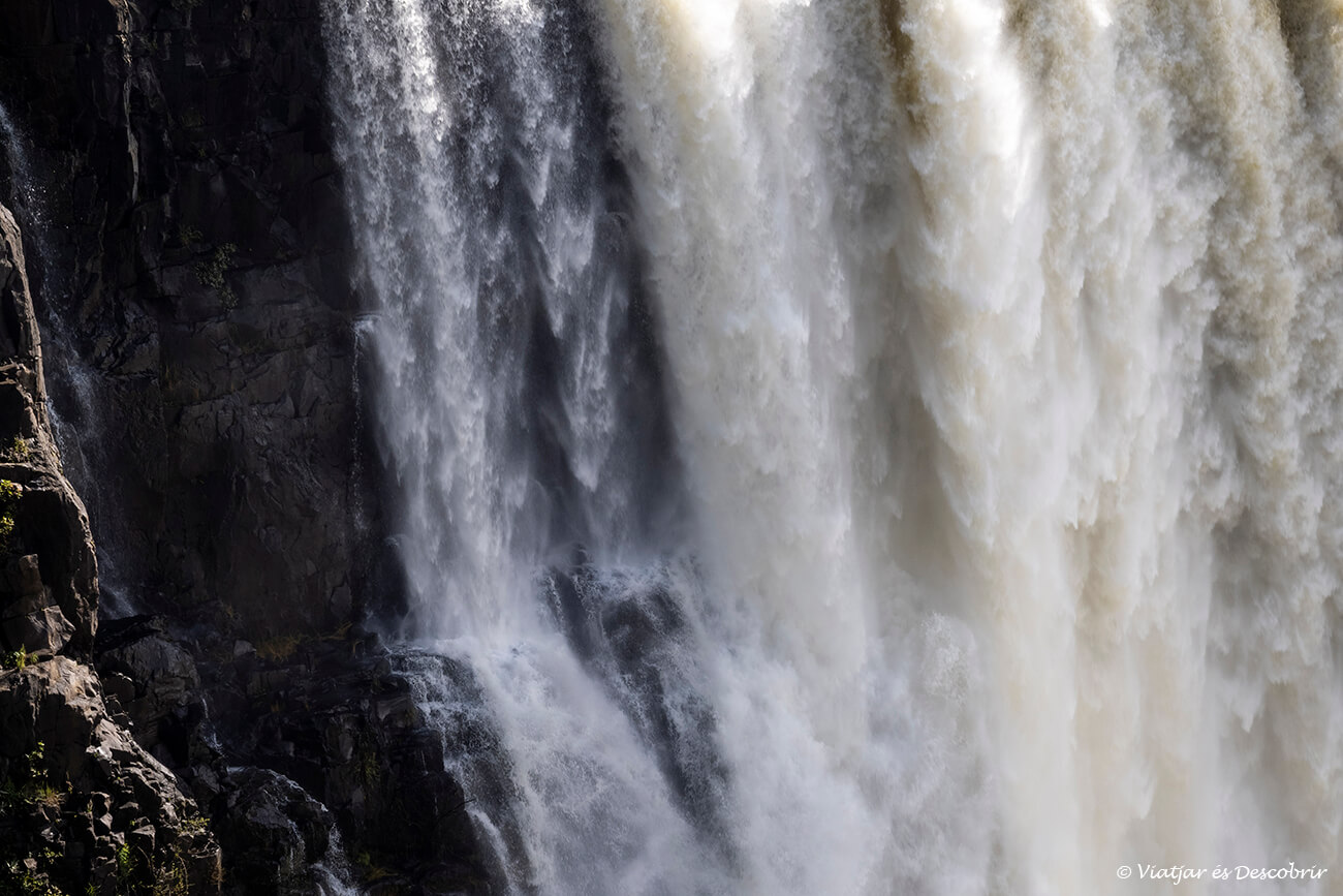 detalls de l'aigua de les cascades Victòria