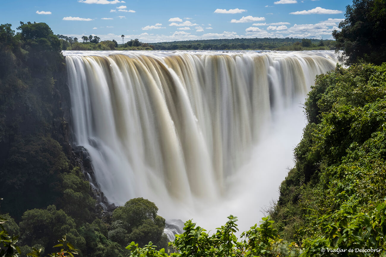 que fer a Kasane: contractar una activitat d'un dia per visites les cascades victòria és una imprescindible per fer des d'aquest petit poble de Botswana