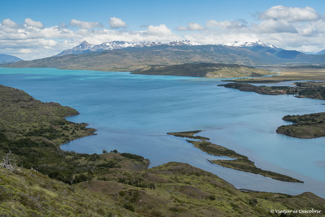 panoràmica sobre el llac toro a l'entrada sud del parc nacional