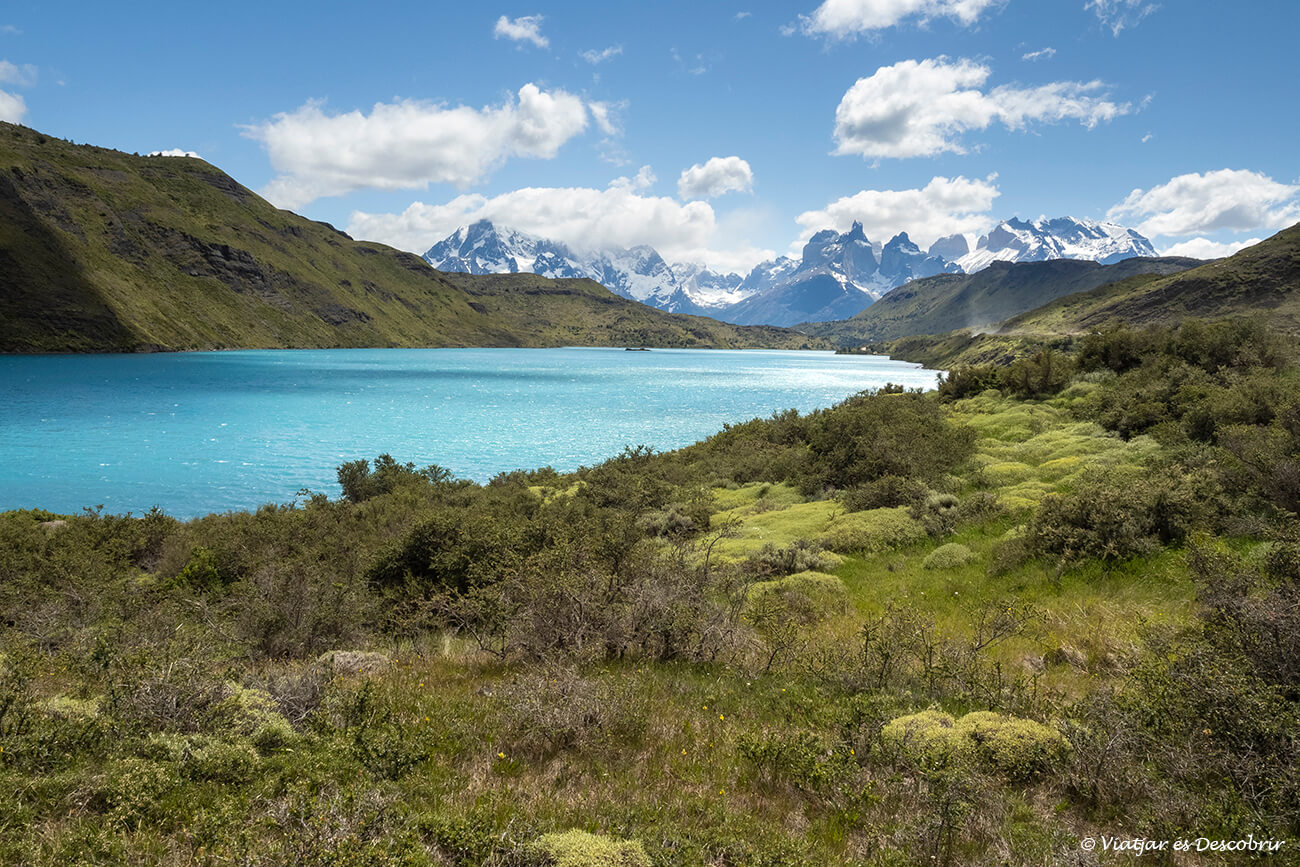 llacuna turquesa a torres del paine i durant un sender d'un dia