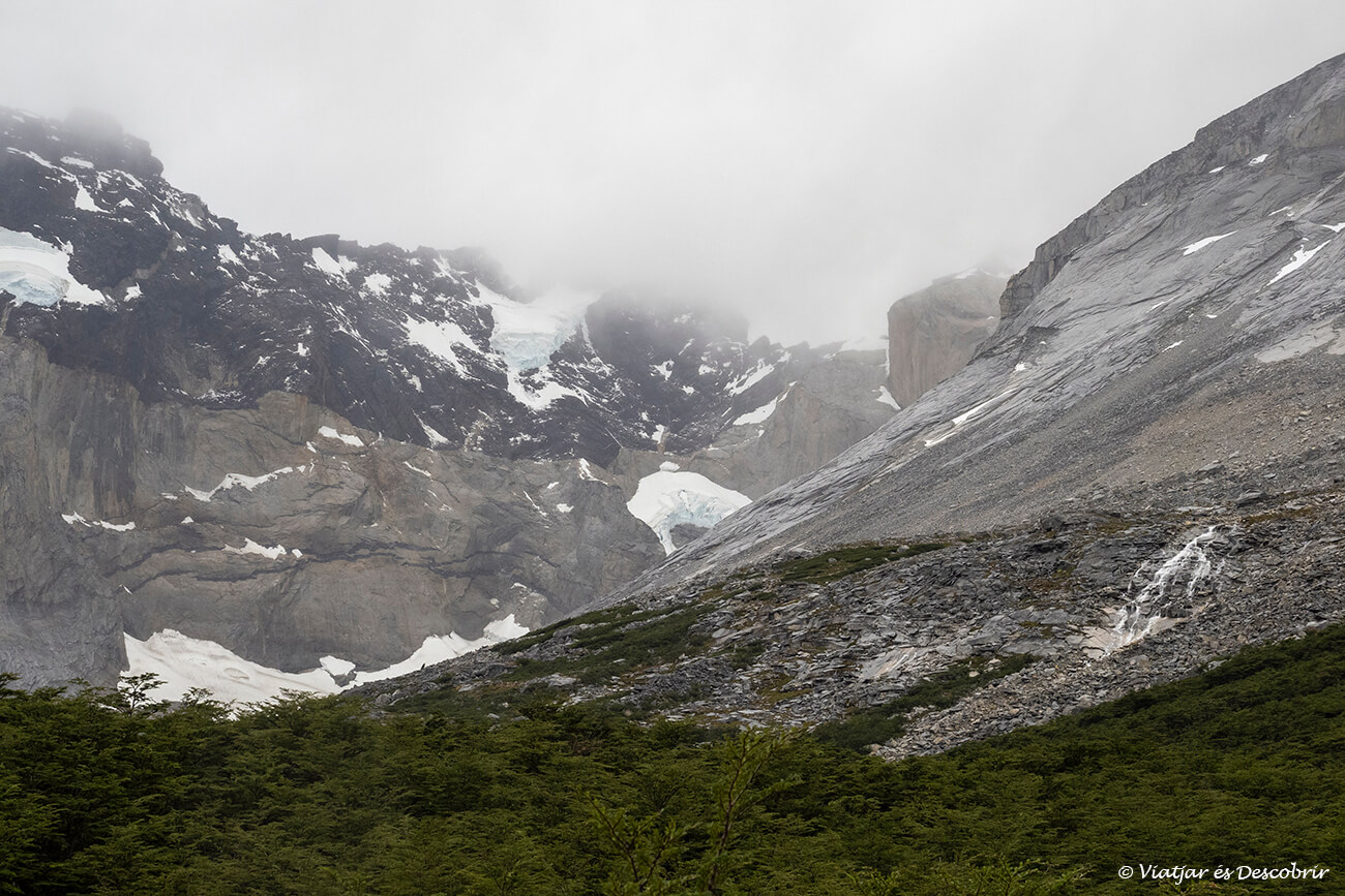 vista des del mirador británico durant un dia de pluja