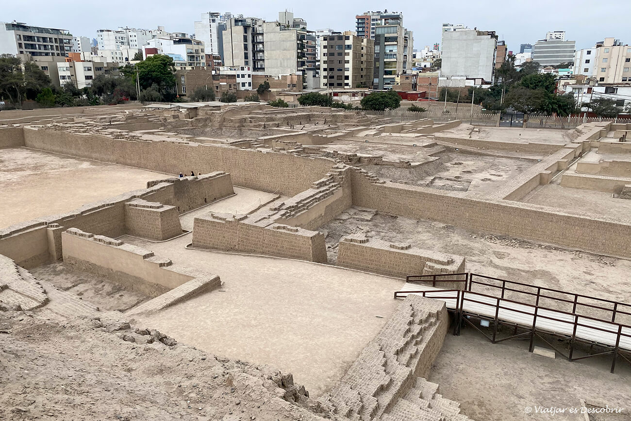 contrastos dins el barri de Miraflores a Lima
