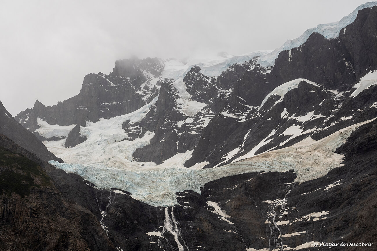 trekking torres del paine: les glaceres i cascades que es poden veure mentre es travessa el valle francés en un dels senders d'1 dia més exigents però també més espectaculars