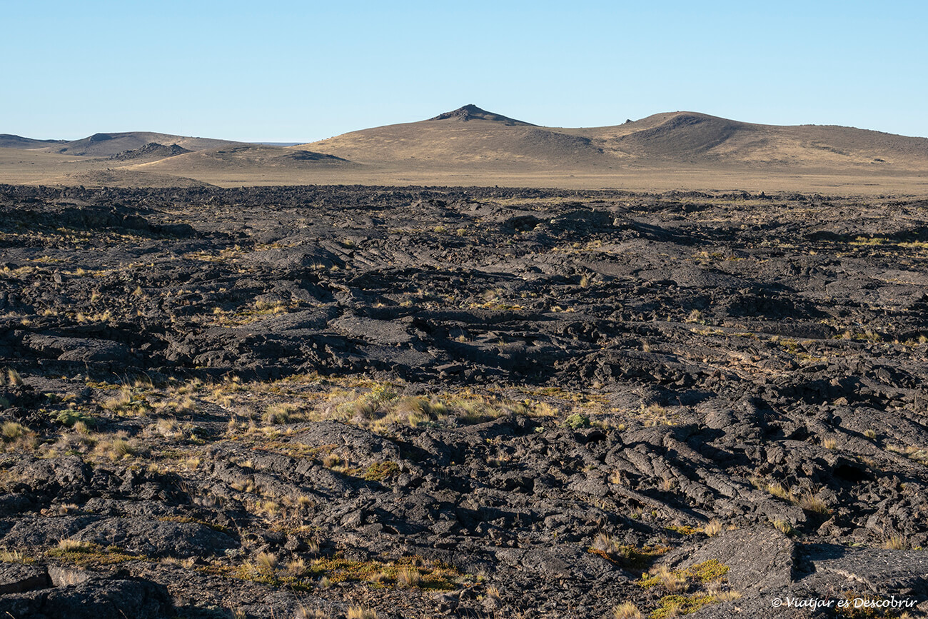 paisatge volcànic amb lava al parc nacional pali aike