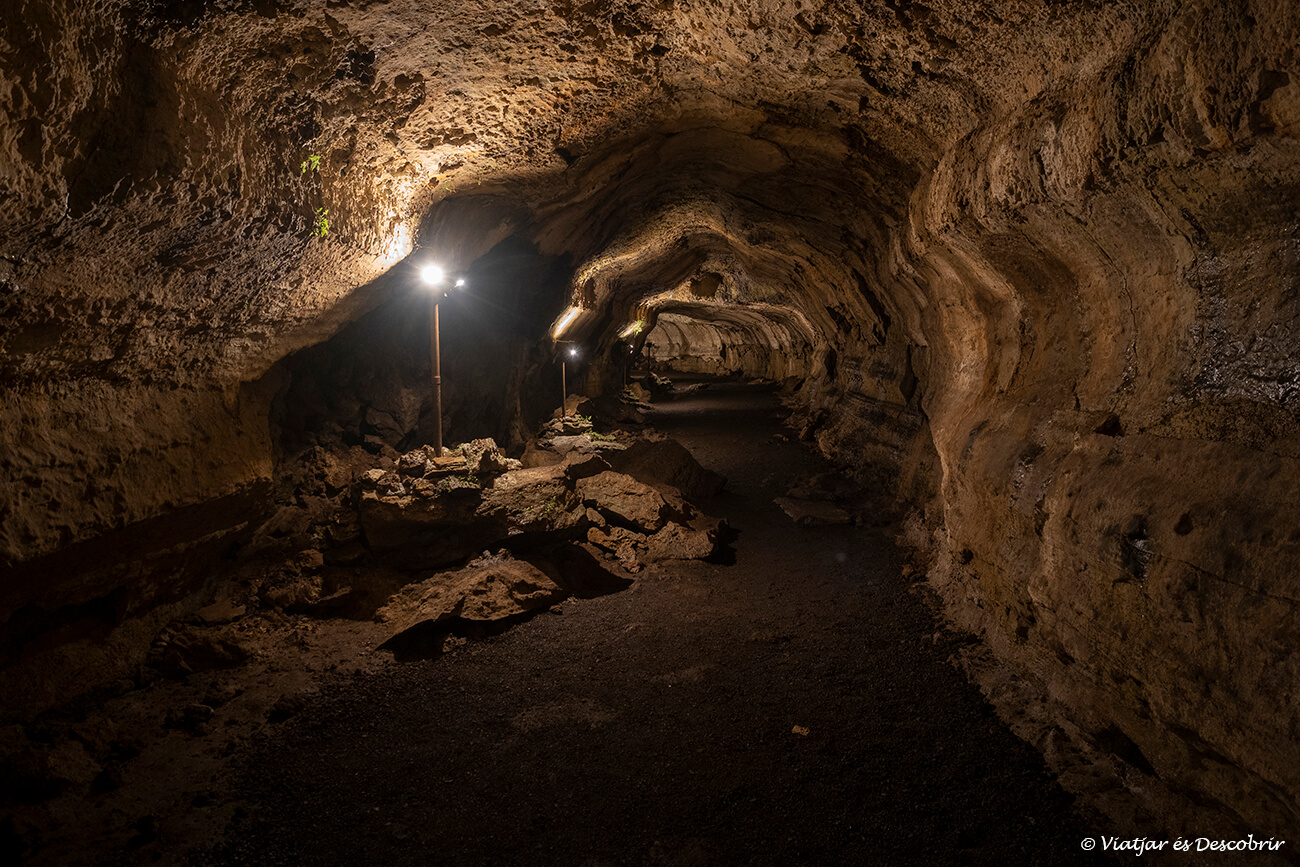 tunel de lava a les galapagos