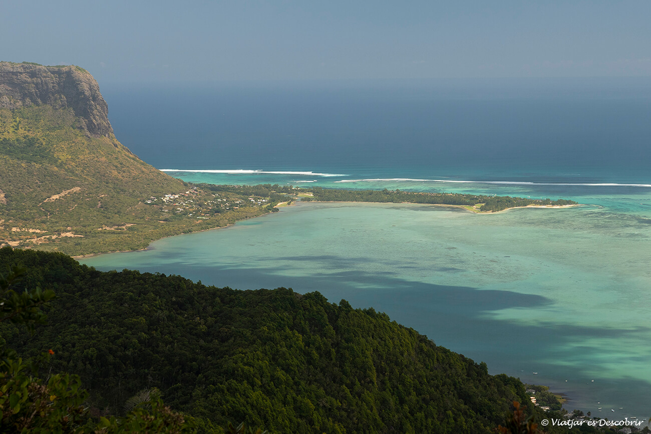 panoràmica llunyana de la Península de Le Morne
