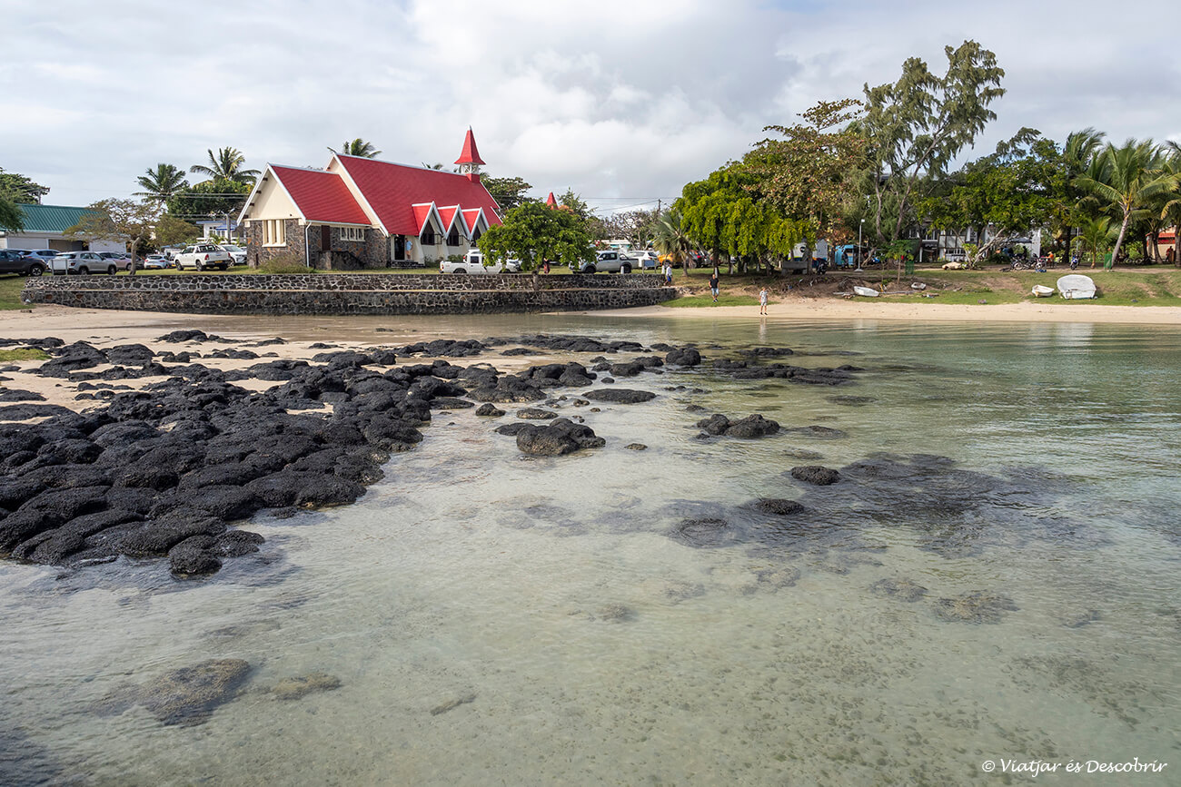 l'església de sostre vermell típica del Cap Malheureux
