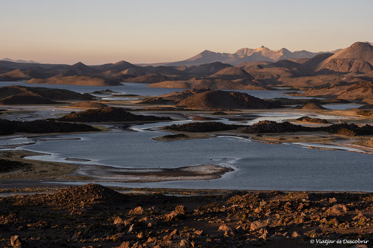 panoràmica de la llacuna de Cotacotani
