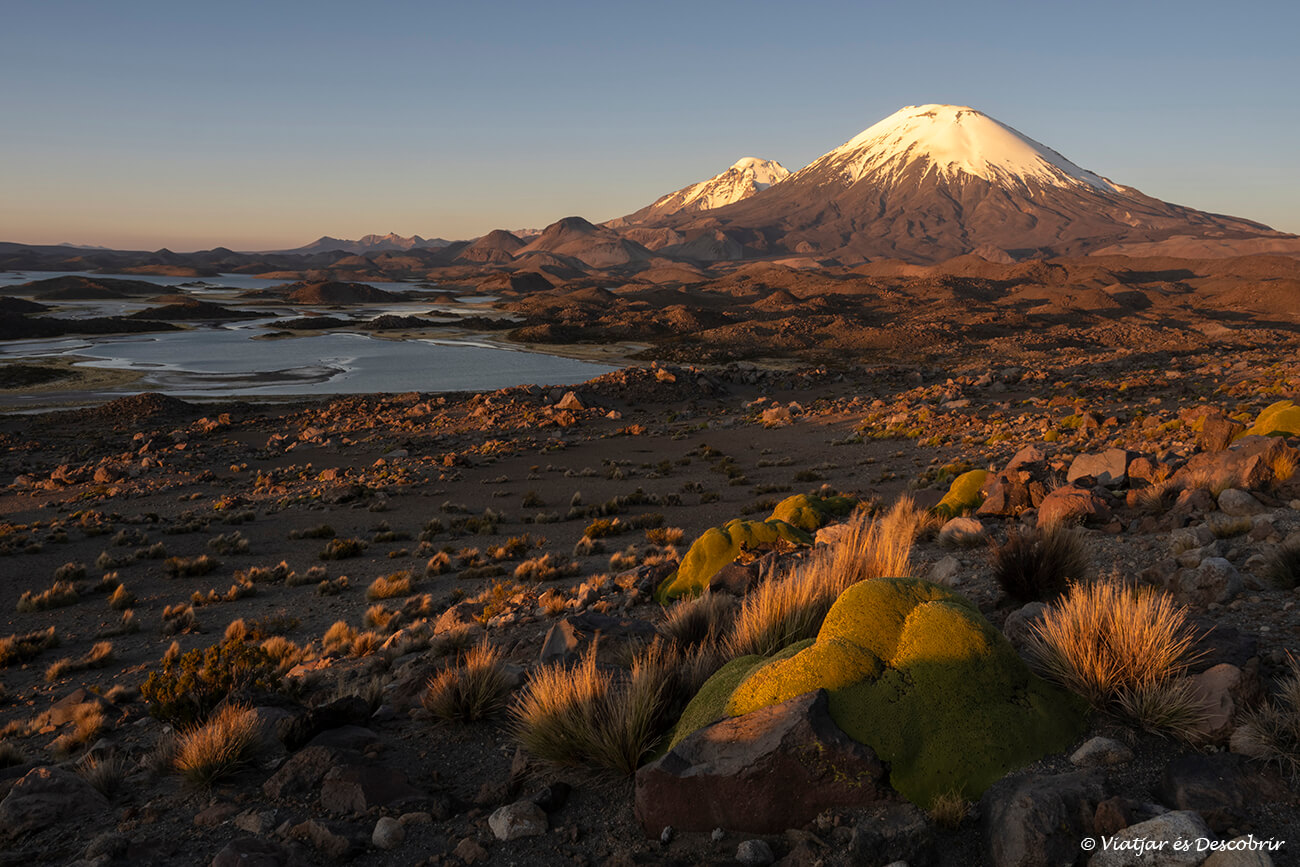 posta de sol sobre la laguna Cotacotani i el Parinacota