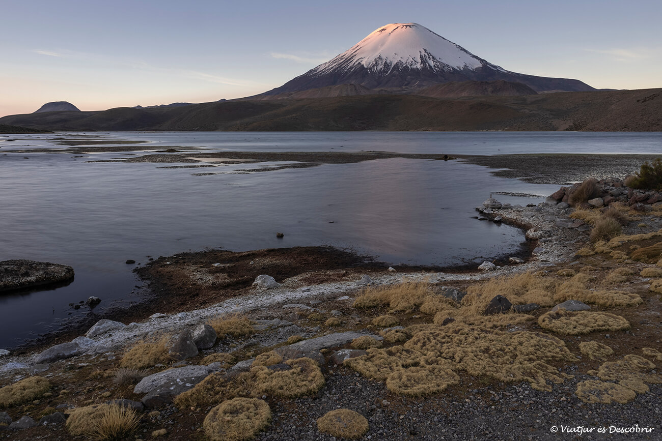 posta de sol sobre el llac Chungará