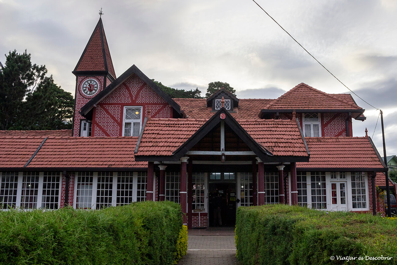 la històrica oficina de correus és un imprescindible que veure a Nuwara Eliya