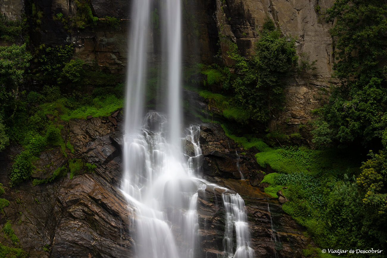 detalls de la Ramboda Falls un imprescindible que veure a Nuwara Eliya
