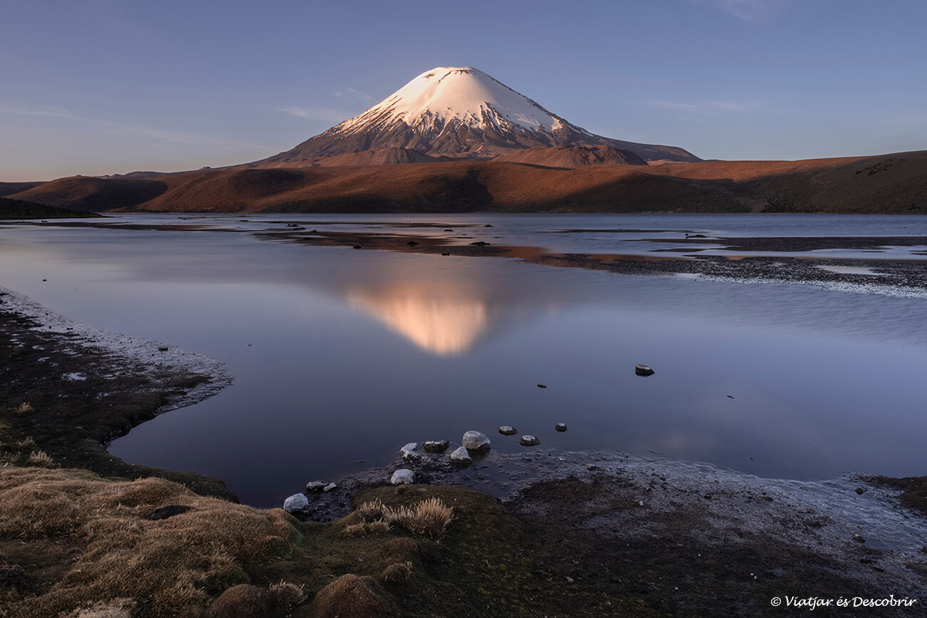 posta de sol al llac Chungará dins el Parc Nacional Lauca