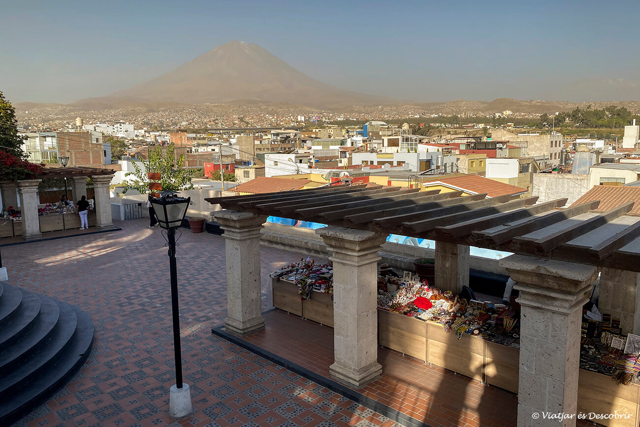 per completar el recorregut de visitar Arequipa és molt recomanable anar a veure la vista panoràmica des del mirador