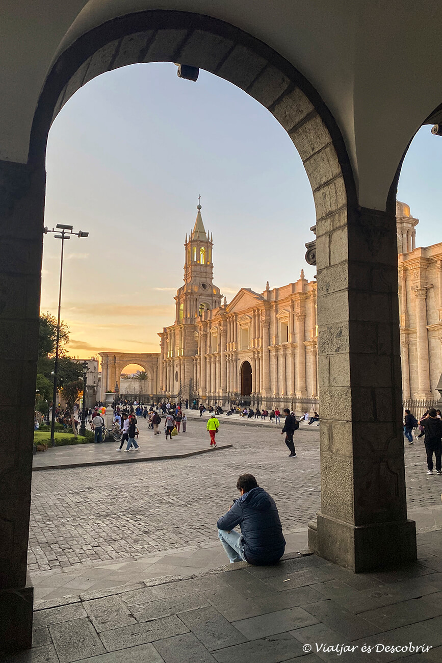 posta de sol a la Plaza de Armas d'Arequipa., un moment molt bonic per visitar el centre històric de la ciutat
