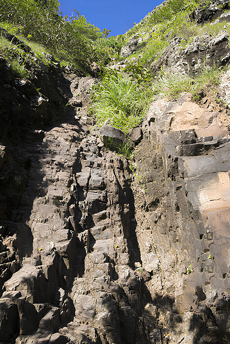 part rocosa de la pujada on cal fer alguna grimpada amb les mans per ascendir amb seguretat
