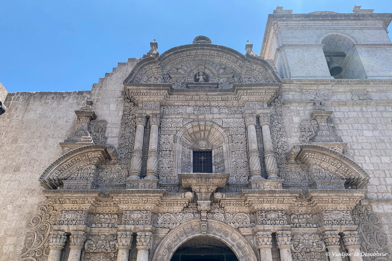 detalls dels edificis que es poden veure a la Ciutat Blanca del Perú
