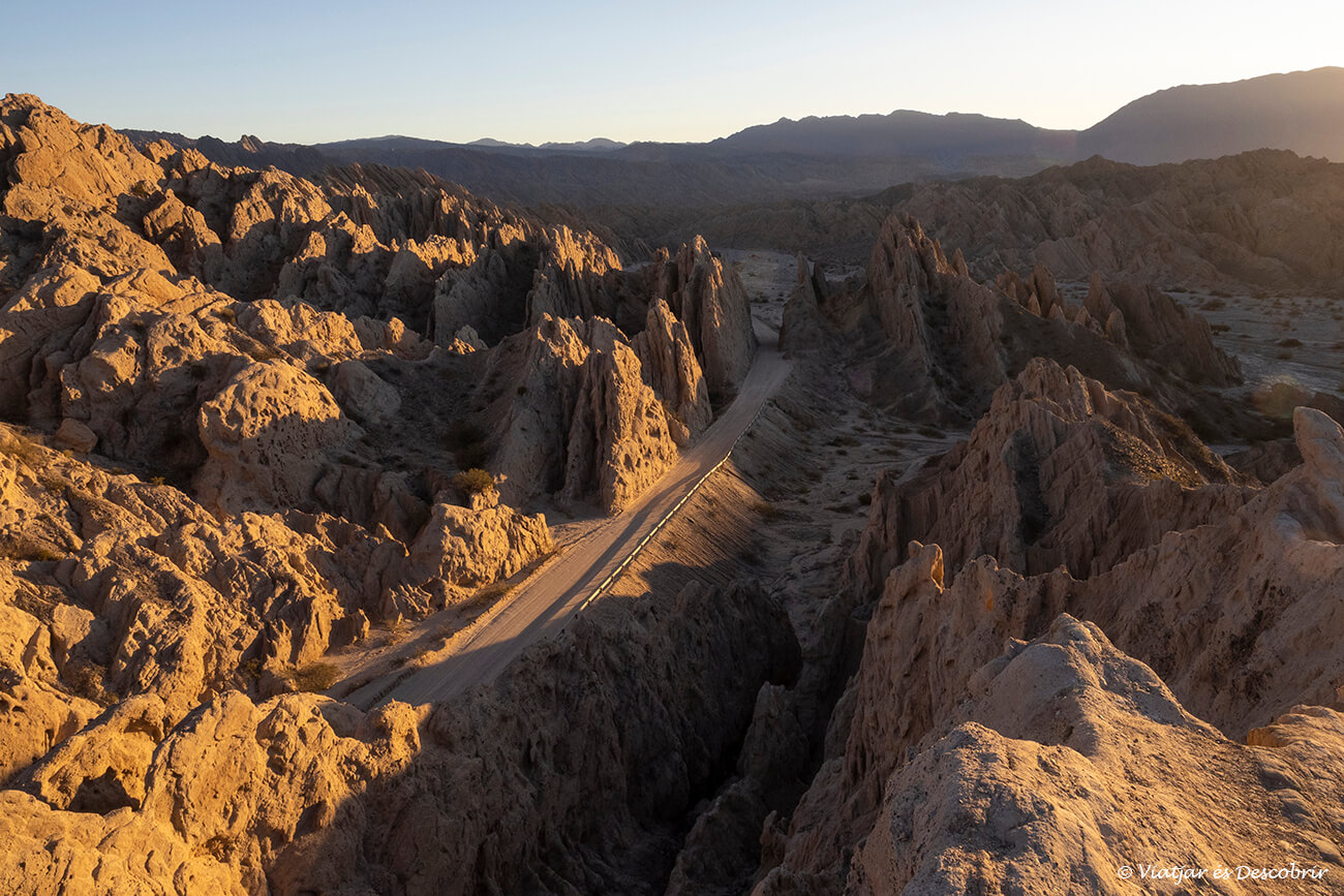 el paisatge pintoresc i curiós de la Quebrada de las Flechas a la ruta 40 d'Argentina