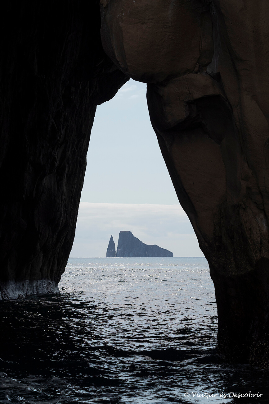 fotografia de la Kicker Rock a les Galápagos