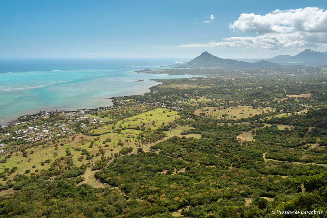 panoramica de Maurici després d'una ruta de senderisme durant l'hivern austral i època seca