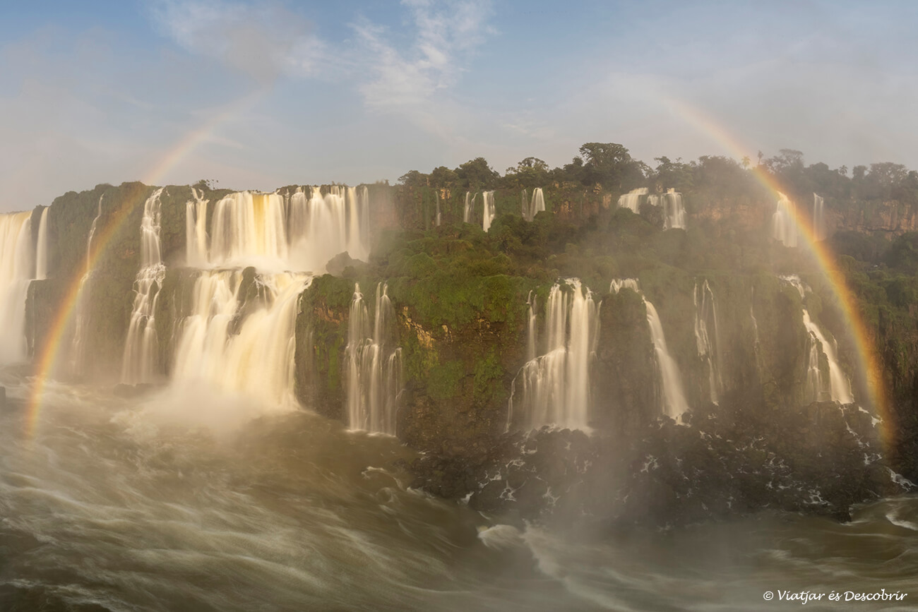 panoràmica de les cascades de l'iguaçú vistes des de Brasil