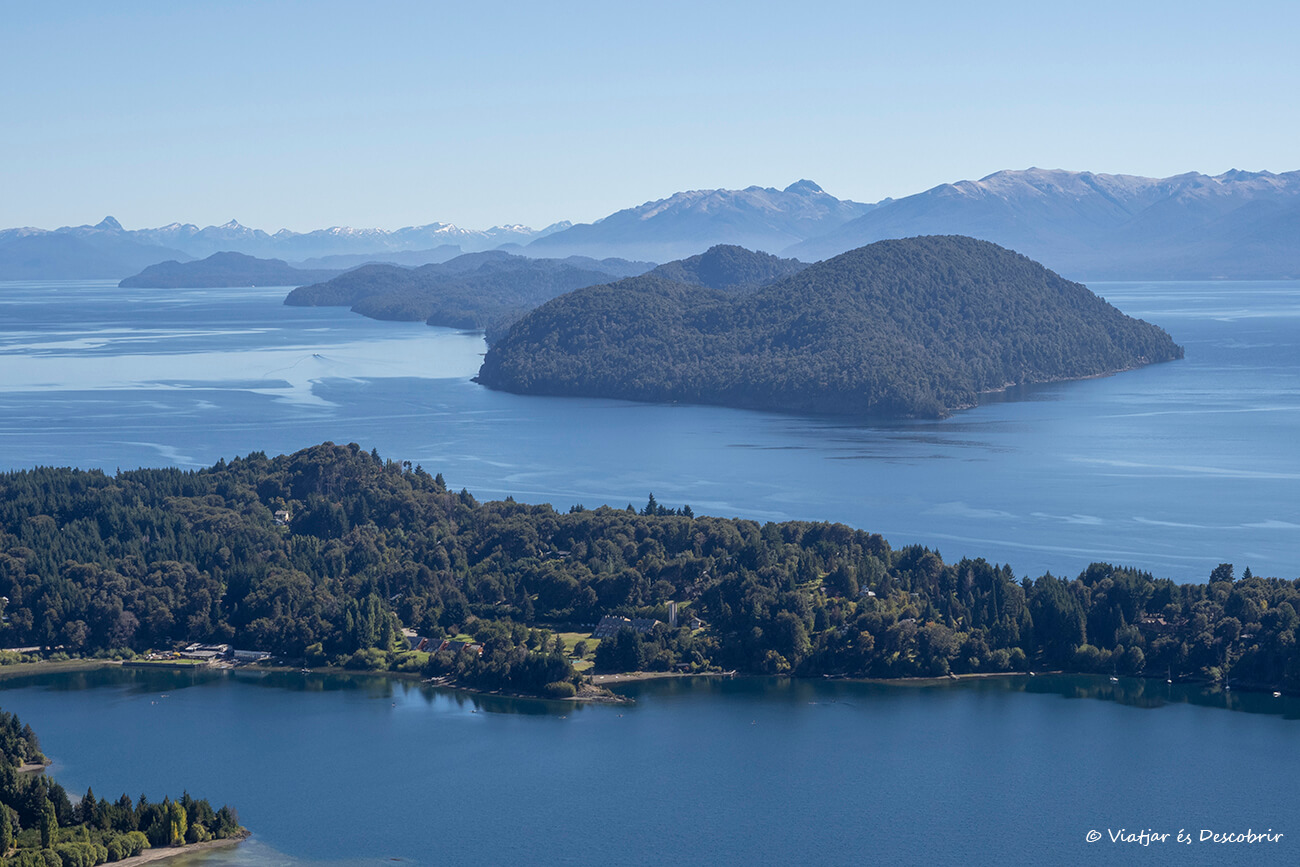 llac Nahuel Huapi a Bariloche amb els boscos patagònics pel voltant