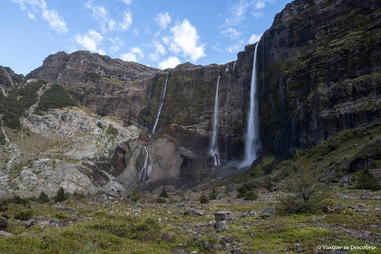 cascades al Cerro Tronador que és un destí per fer una excursió d'un dia des de Bariloche